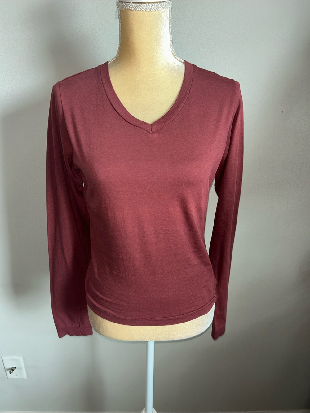 Hard Tail Long Sleeve V-Neck Top in Wine